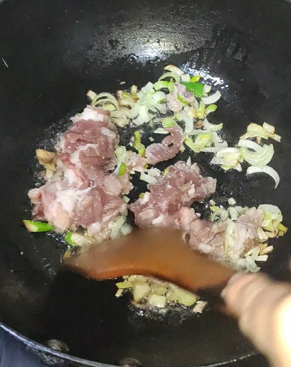 兒菜炒肉的做法-咸鮮味炒菜譜