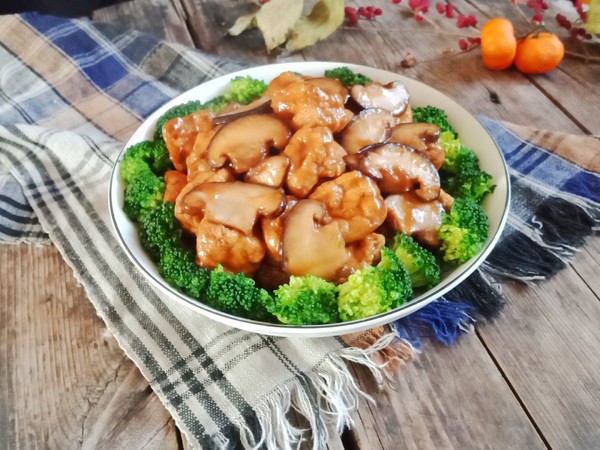 香菇炒豆腐泡的做法-咸鮮味炒菜譜-易網(wǎng)健康養(yǎng)生網(wǎng) 香菇炒豆腐泡的做法-咸鮮味炒菜譜