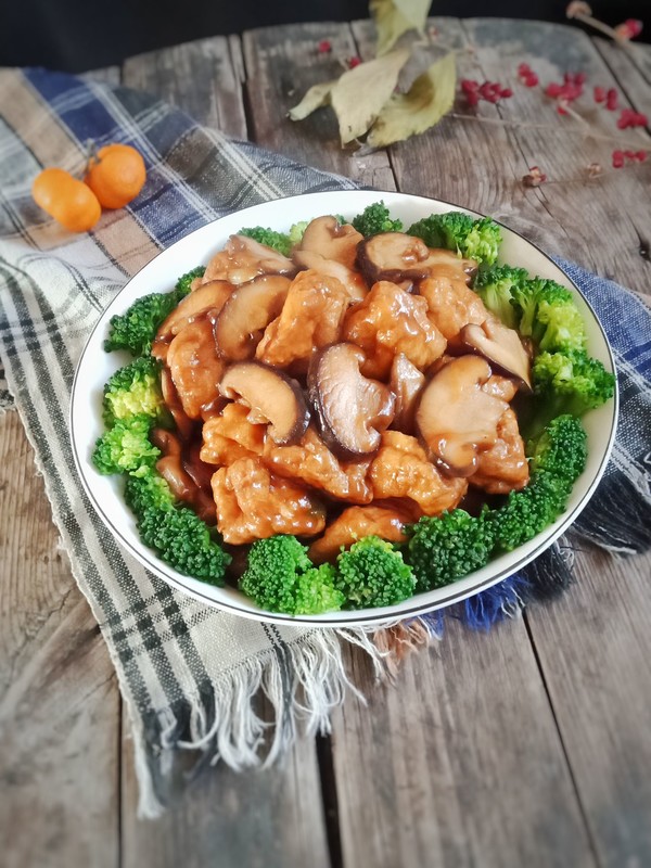 香菇炒豆腐泡的做法-咸鮮味炒菜譜-易網(wǎng)健康養(yǎng)生網(wǎng) 香菇炒豆腐泡的做法-咸鮮味炒菜譜