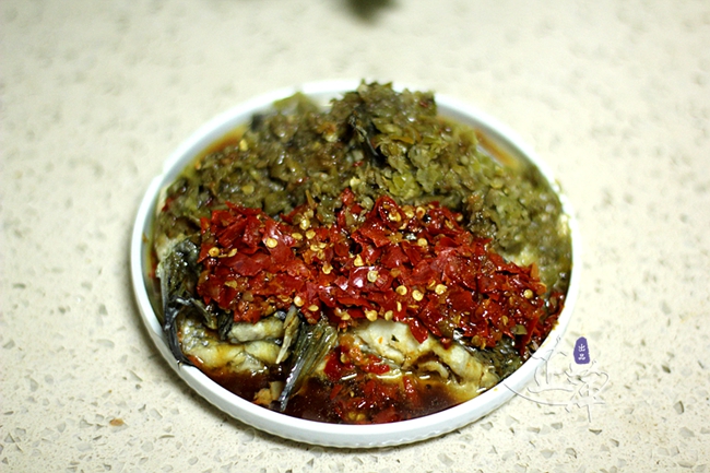 絕味雙椒蒸鱸魚的做法-香辣味蒸菜譜-易網健康養生網 絕味雙椒蒸鱸魚的做法-香辣味蒸菜譜