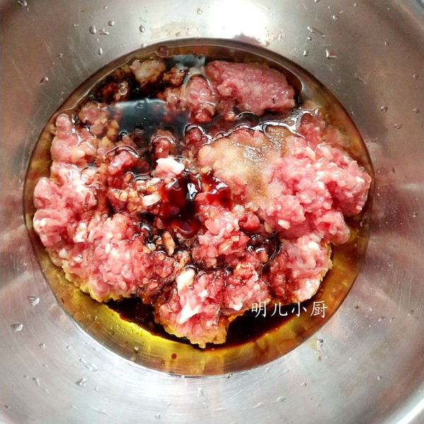羊肉芹菜餃子的做法-家常味煮菜譜-易網<a href=http://m.aoa7937.com/ target=_blank class=infotextkey>健康養生</a>網 羊肉芹菜餃子的做法-家常味煮菜譜