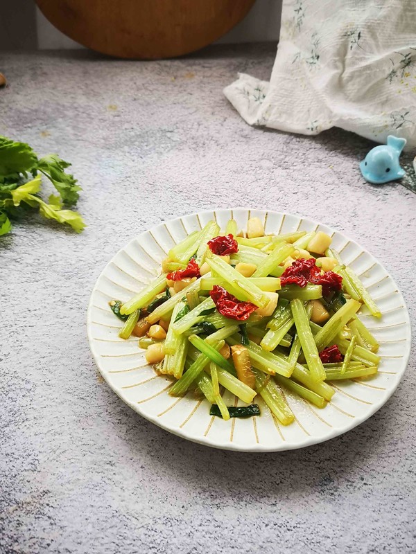芹菜貝丁的做法-咸鮮味炒菜譜-易網(wǎng)健康養(yǎng)生網(wǎng) 芹菜貝丁的做法-咸鮮味炒菜譜