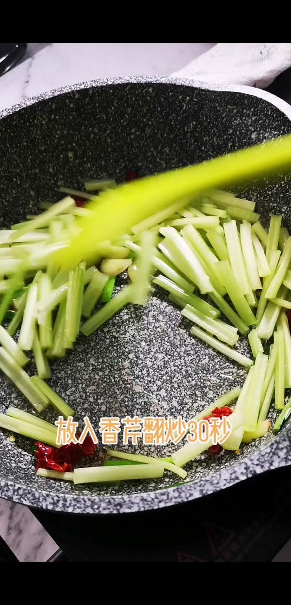 芹菜貝丁的做法-咸鮮味炒菜譜