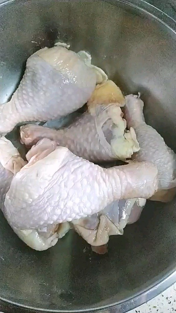 板栗紅燒雞腿的做法-家常味燒菜譜