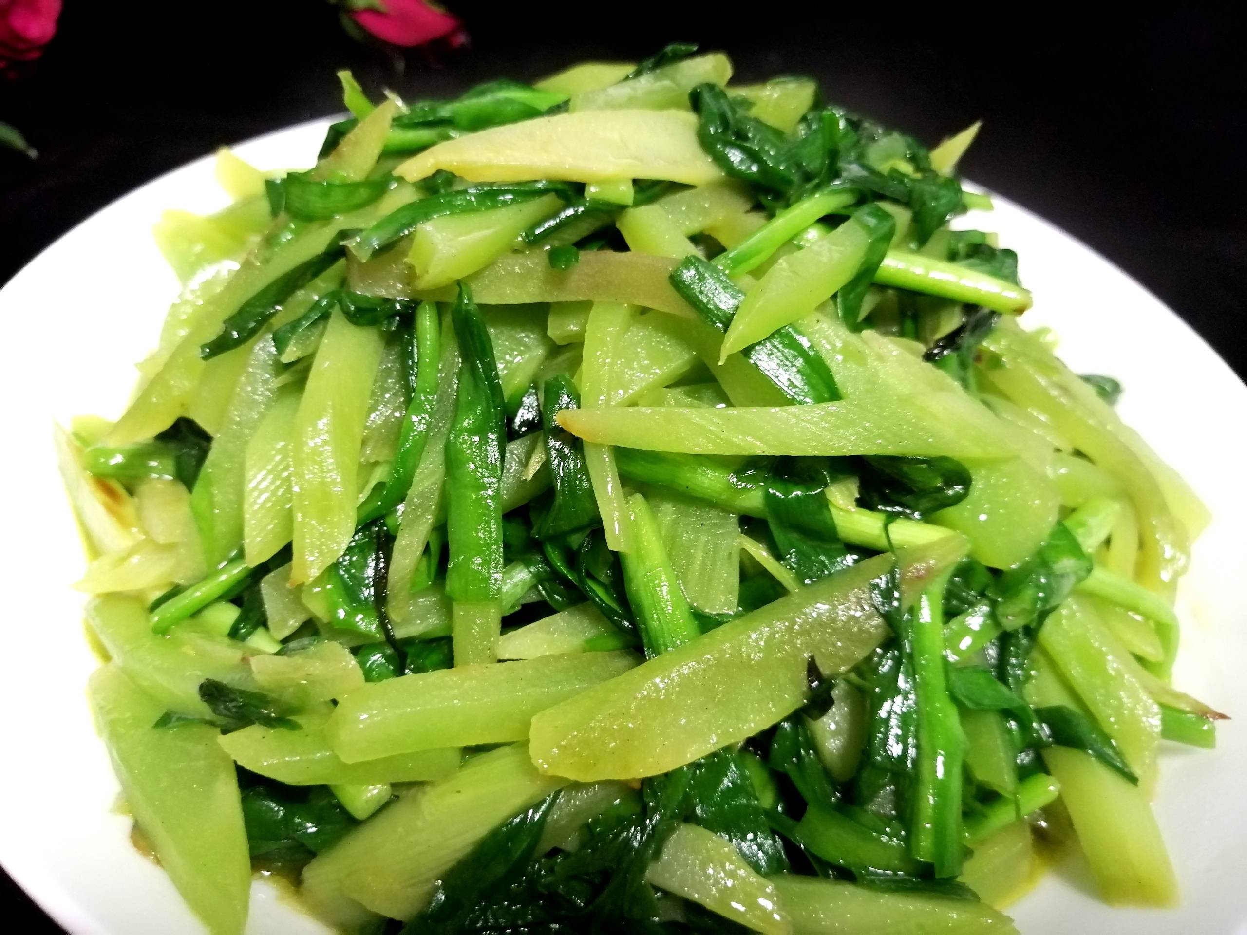 萵苣炒韭菜的做法-家常味炒菜譜-易網(wǎng)健康養(yǎng)生網(wǎng) 萵苣炒韭菜的做法-家常味炒菜譜