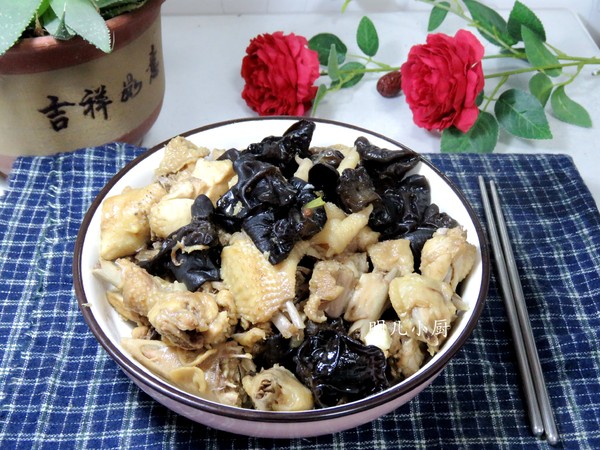 雞肉炒木耳的做法-家常味炒菜譜-易網(wǎng)健康養(yǎng)生網(wǎng) 雞肉炒木耳的做法-家常味炒菜譜