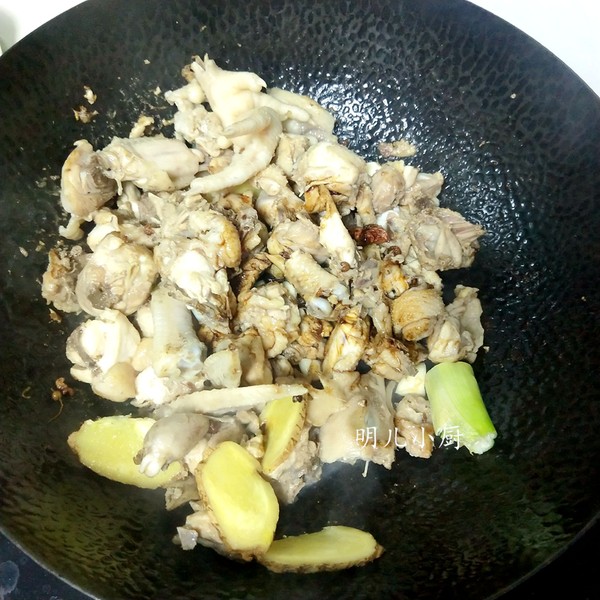 雞肉炒木耳的做法-家常味炒菜譜-易網(wǎng)健康養(yǎng)生網(wǎng) 雞肉炒木耳的做法-家常味炒菜譜