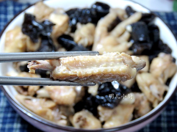 雞肉炒木耳的做法-家常味炒菜譜