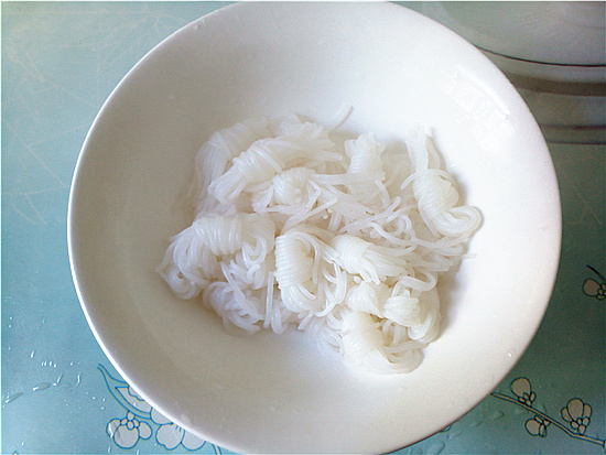 涼拌魔芋結(jié)的做法-酸辣味拌菜譜-易網(wǎng)健康養(yǎng)生網(wǎng) 涼拌魔芋結(jié)的做法-酸辣味拌菜譜