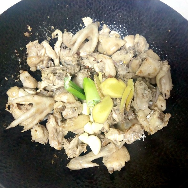 雞肉炒木耳的做法-家常味炒菜譜-易網(wǎng)健康養(yǎng)生網(wǎng) 雞肉炒木耳的做法-家常味炒菜譜
