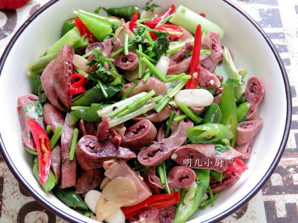爆炒豬小腸的做法-香辣味炒菜譜-易網(wǎng)健康養(yǎng)生網(wǎng) 爆炒豬小腸的做法-香辣味炒菜譜