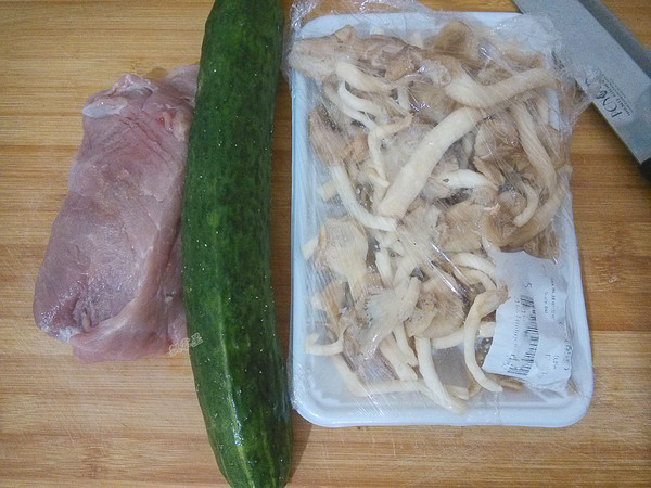平菇炒肉片的做法-家常味炒菜譜-易網(wǎng)<a href=http://m.aoa7937.com/ target=_blank class=infotextkey>健康養(yǎng)生</a>網(wǎng) 平菇炒肉片的做法-家常味炒菜譜