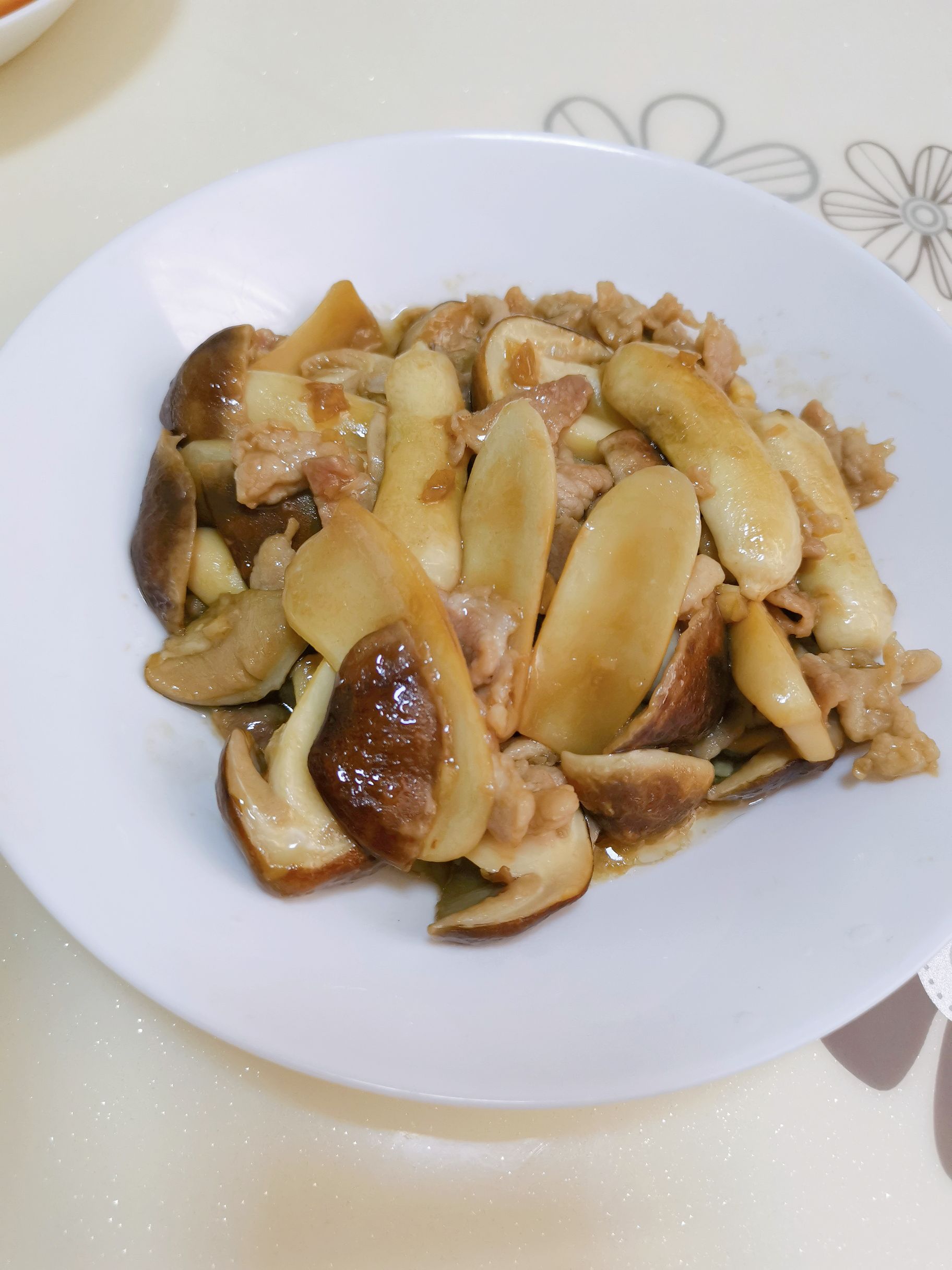 姬松茸炒肉的做法-家常味炒菜譜-易網健康養生網 姬松茸炒肉的做法-家常味炒菜譜