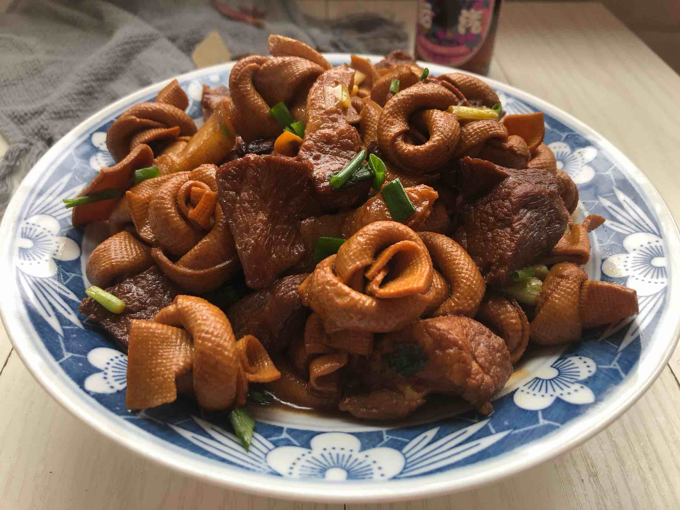 百葉結(jié)燒肉的做法-家常味燒菜譜-易網(wǎng)健康養(yǎng)生網(wǎng) 百葉結(jié)燒肉的做法-家常味燒菜譜
