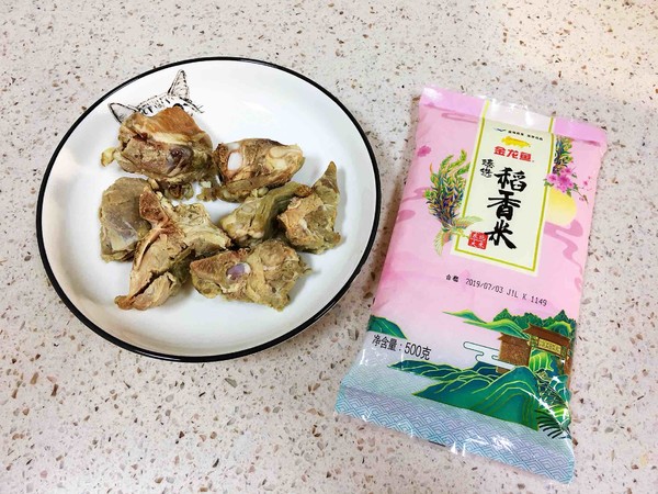 杏鮑菇排骨燜飯的做法-家常味燜菜譜-易網(wǎng)<a href=http://m.aoa7937.com/ target=_blank class=infotextkey>健康養(yǎng)生</a>網(wǎng) 杏鮑菇排骨燜飯的做法-家常味燜菜譜