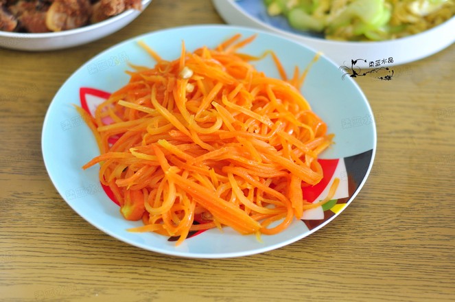 清炒胡蘿卜絲的做法-家常味炒菜譜-易網(wǎng)健康養(yǎng)生網(wǎng) 清炒胡蘿卜絲的做法-家常味炒菜譜