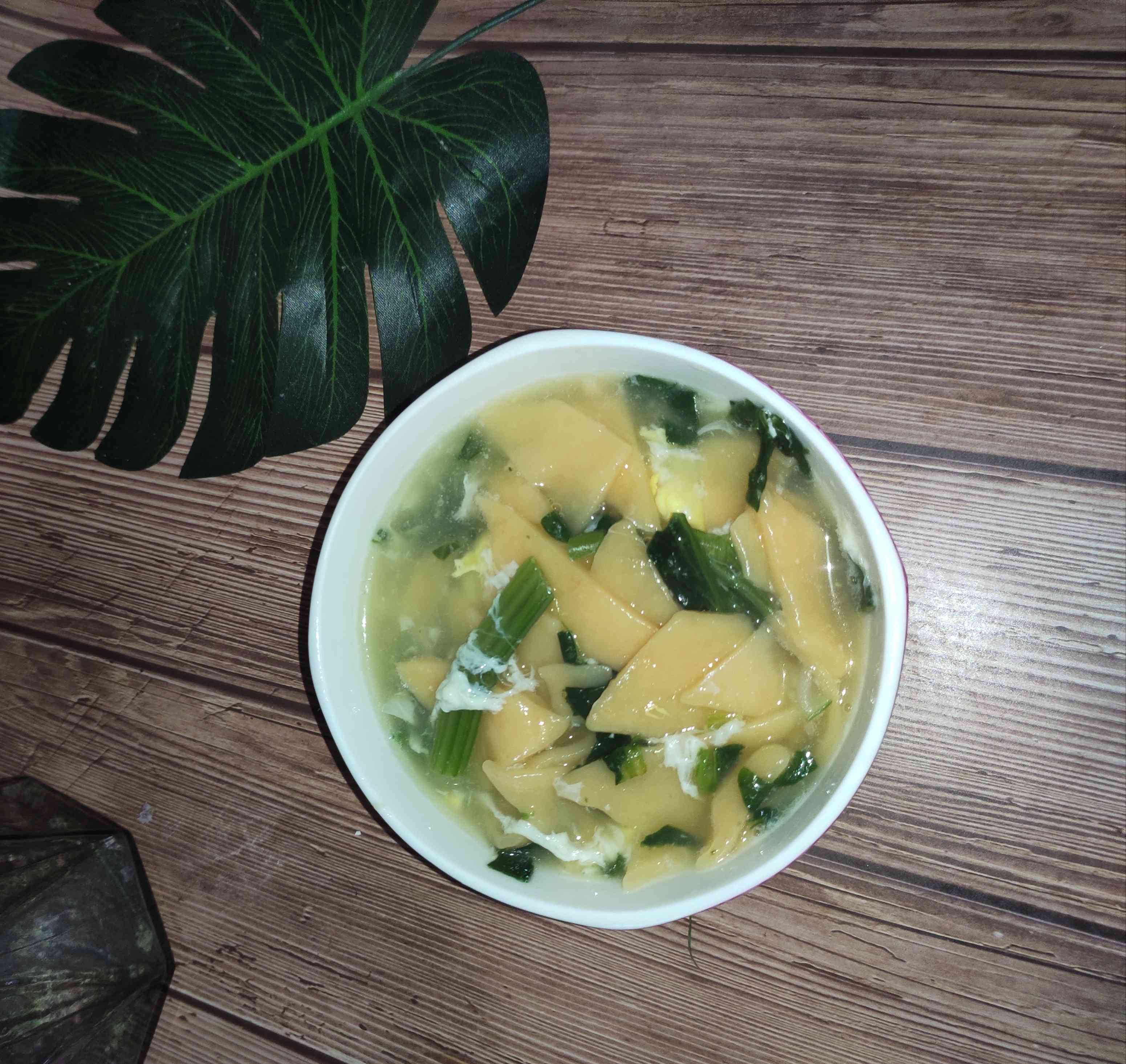蔬菜面片湯的做法-咸鮮味煮菜譜-易網健康養生網 蔬菜面片湯的做法-咸鮮味煮菜譜