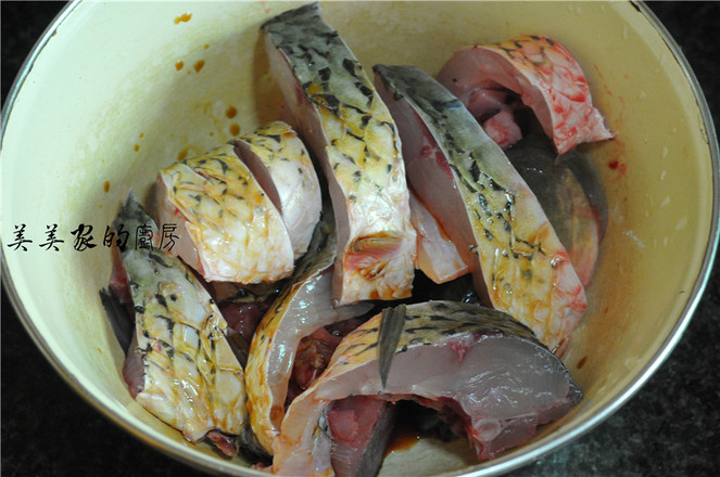 三汁燜魚的做法-香辣味燜菜譜-易網<a href=http://m.aoa7937.com/ target=_blank class=infotextkey>健康養生</a>網 三汁燜魚的做法-香辣味燜菜譜