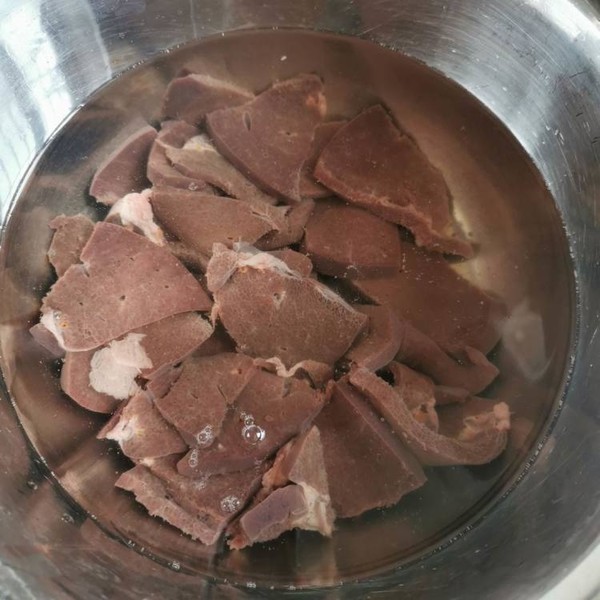 黑樂砂鍋爆炒豬肝的做法-咸鮮味炒菜譜-易網(wǎng)健康養(yǎng)生網(wǎng) 黑樂砂鍋爆炒豬肝的做法-咸鮮味炒菜譜