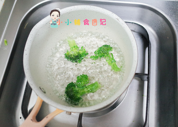 12個月以上三文魚炒飯的做法-家常味炒菜譜