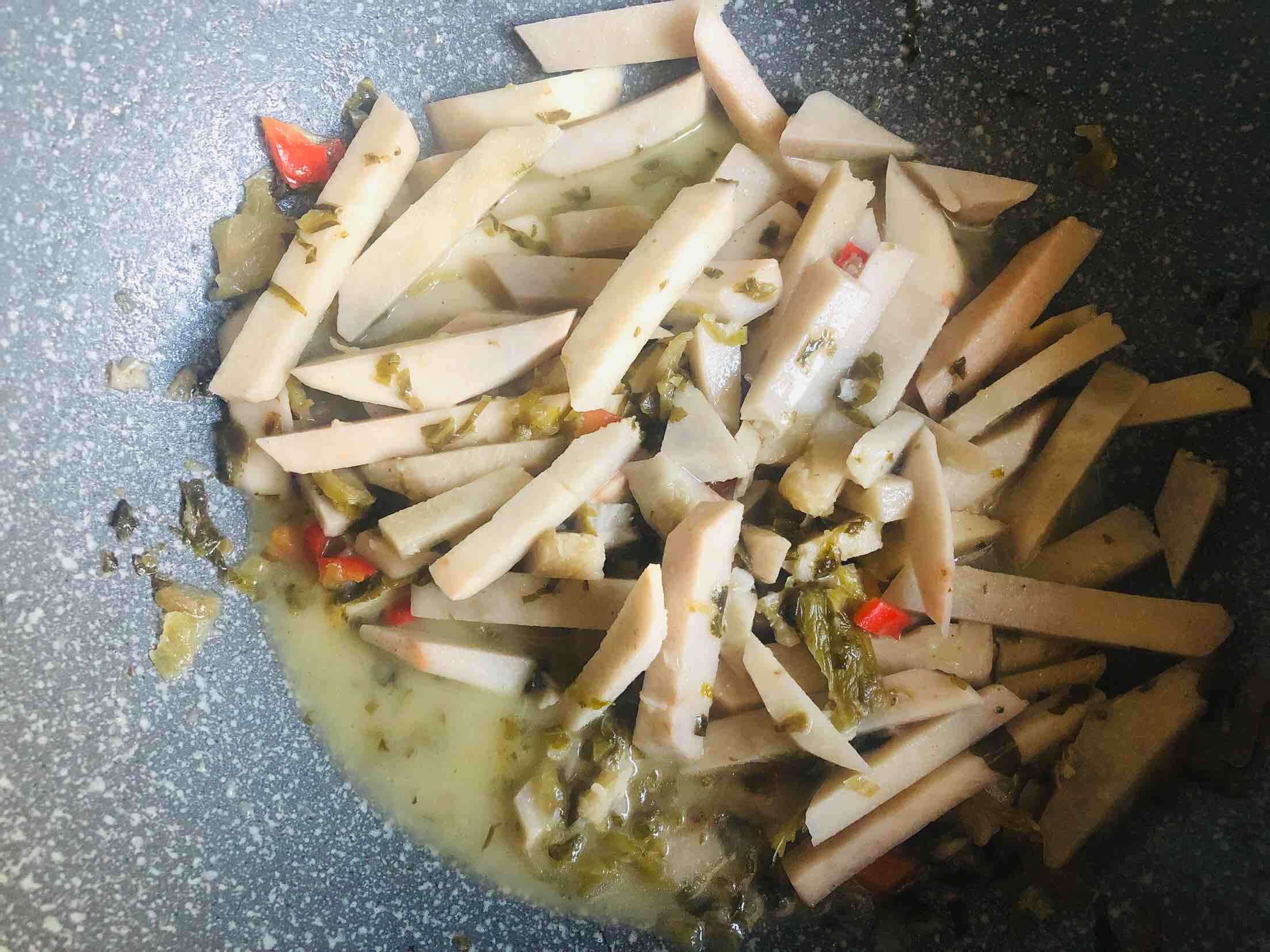 糟菜燴芋頭的做法-酸辣味燒菜譜