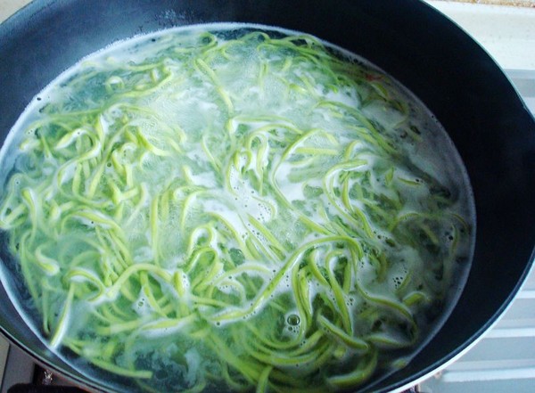 砂鍋面的做法-麻辣味煮菜譜