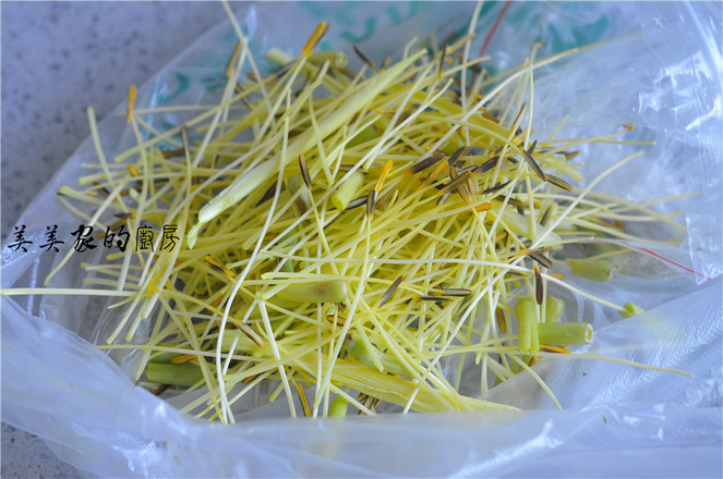 黃花菜炒雞蛋的做法-家常味炒菜譜-易網健康養生網 黃花菜炒雞蛋的做法-家常味炒菜譜