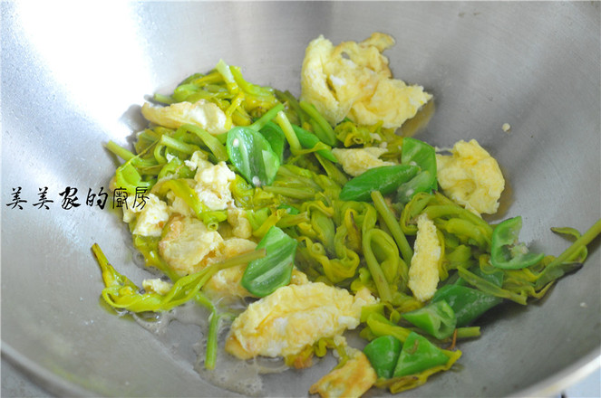 黃花菜炒雞蛋的做法-家常味炒菜譜-易網健康養生網 黃花菜炒雞蛋的做法-家常味炒菜譜
