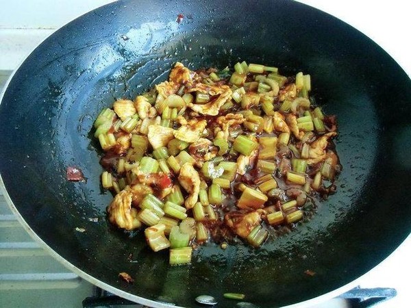 雞肉炒面的做法-家常味炒菜譜-易網(wǎng)健康養(yǎng)生網(wǎng) 雞肉炒面的做法-家常味炒菜譜