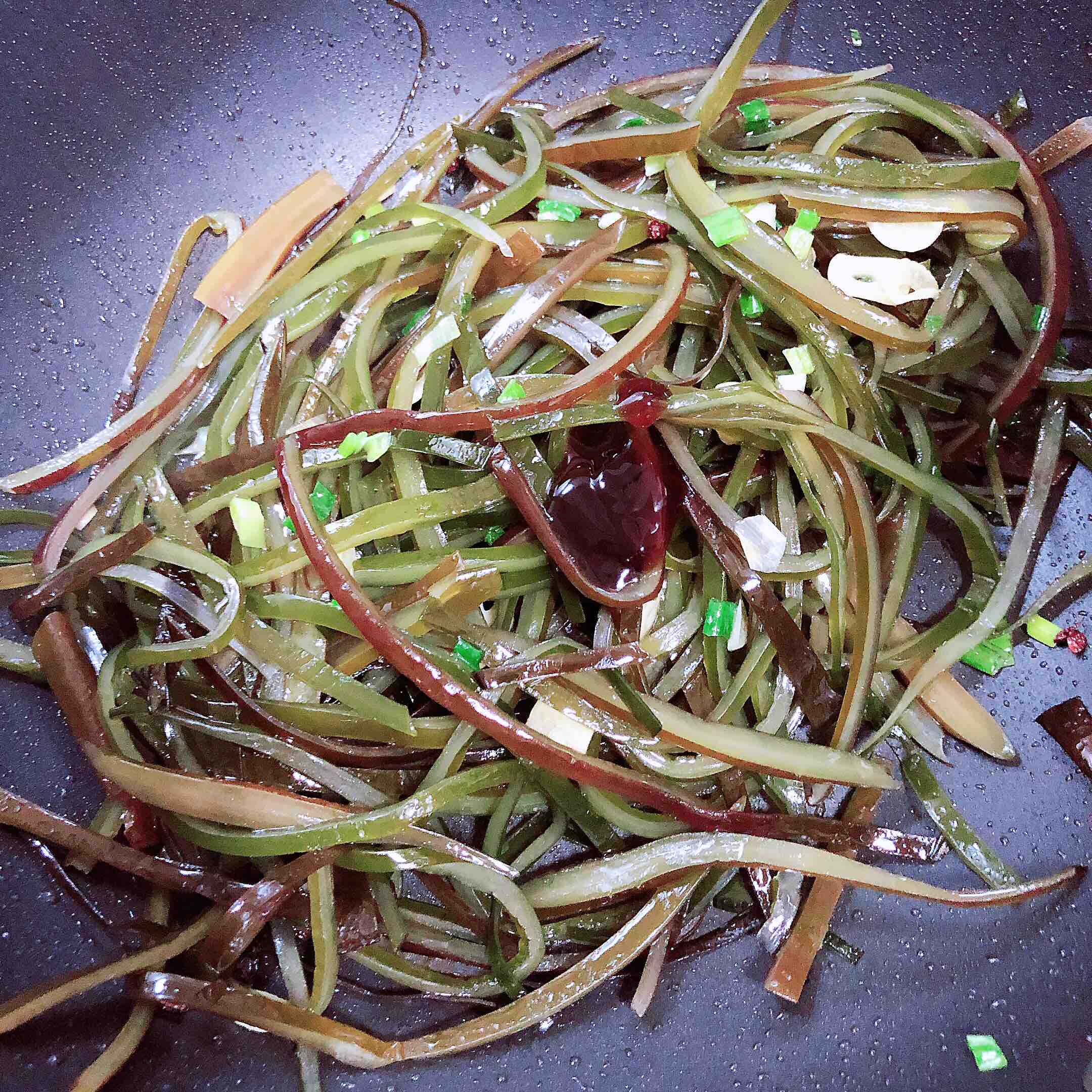 豬油香辣海帶絲的做法-咸鮮味炒菜譜-易網(wǎng)健康養(yǎng)生網(wǎng) 豬油香辣海帶絲的做法-咸鮮味炒菜譜