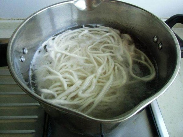 雞肉炒面的做法-家常味炒菜譜-易網(wǎng)健康養(yǎng)生網(wǎng) 雞肉炒面的做法-家常味炒菜譜