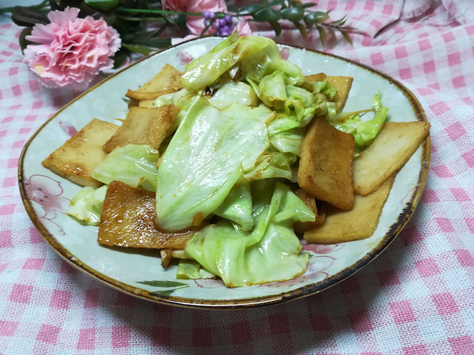 魚豆腐炒包菜的做法-家常味炒菜譜-易網(wǎng)健康養(yǎng)生網(wǎng) 魚豆腐炒包菜的做法-家常味炒菜譜