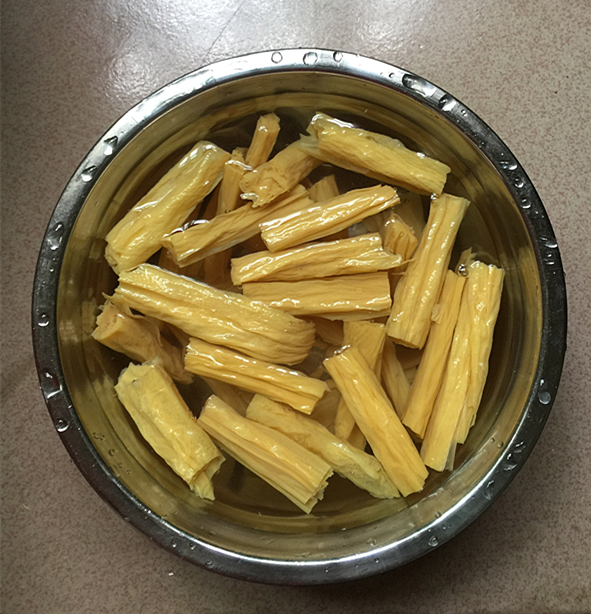 黑木耳炒腐竹的做法-香辣味炒菜譜-易網健康養生網 黑木耳炒腐竹的做法-香辣味炒菜譜