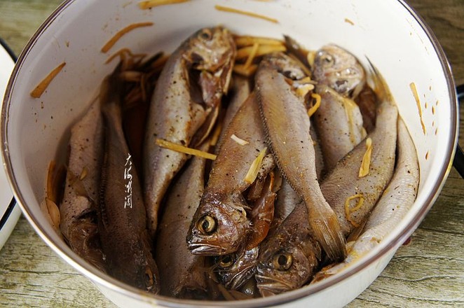 香煎小黃花魚(yú)的做法-香辣味煎菜譜