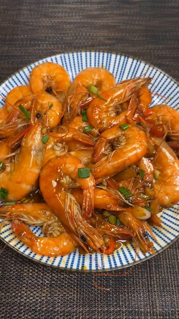 油燜大蝦的做法-家常味燜菜譜-易網(wǎng)健康養(yǎng)生網(wǎng) 油燜大蝦的做法-家常味燜菜譜
