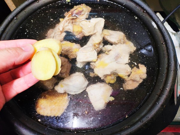 鹿茸菌山藥雞湯的做法-咸鮮味燉菜譜-易網健康養(yǎng)生網 鹿茸菌山藥雞湯的做法-咸鮮味燉菜譜