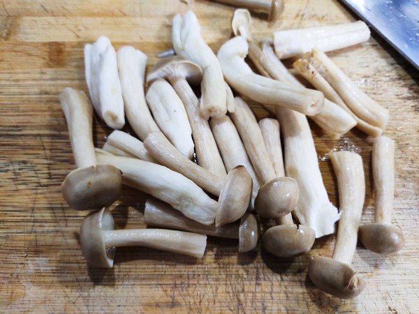 鹿茸菌山藥雞湯的做法-咸鮮味燉菜譜-易網健康養(yǎng)生網 鹿茸菌山藥雞湯的做法-咸鮮味燉菜譜