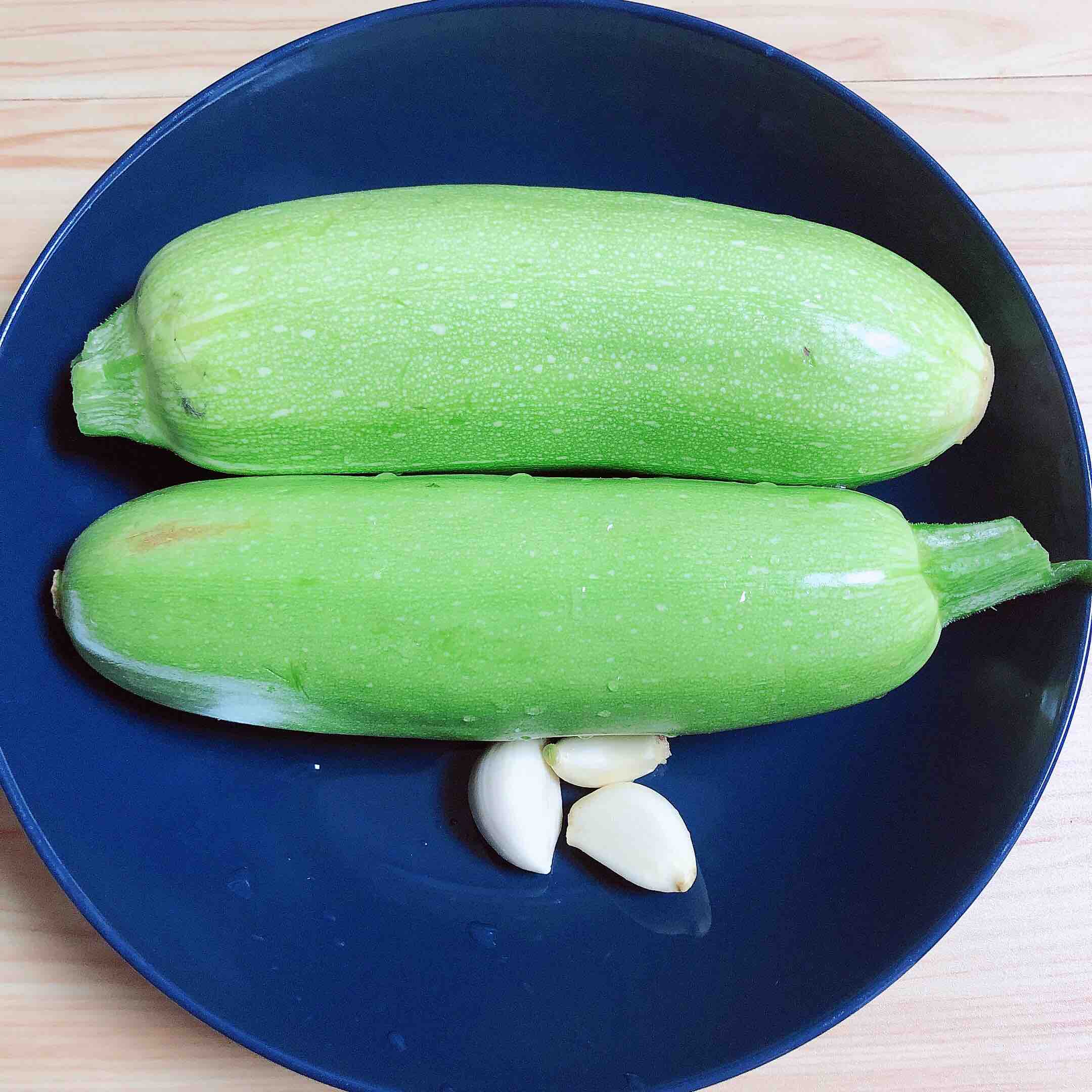 黃油黑椒西葫蘆(快手菜)的做法-黑椒味炒菜譜-易網(wǎng)<a href=http://m.aoa7937.com/ target=_blank class=infotextkey>健康養(yǎng)生</a>網(wǎng) 黃油黑椒西葫蘆(快手菜)的做法-黑椒味炒菜譜