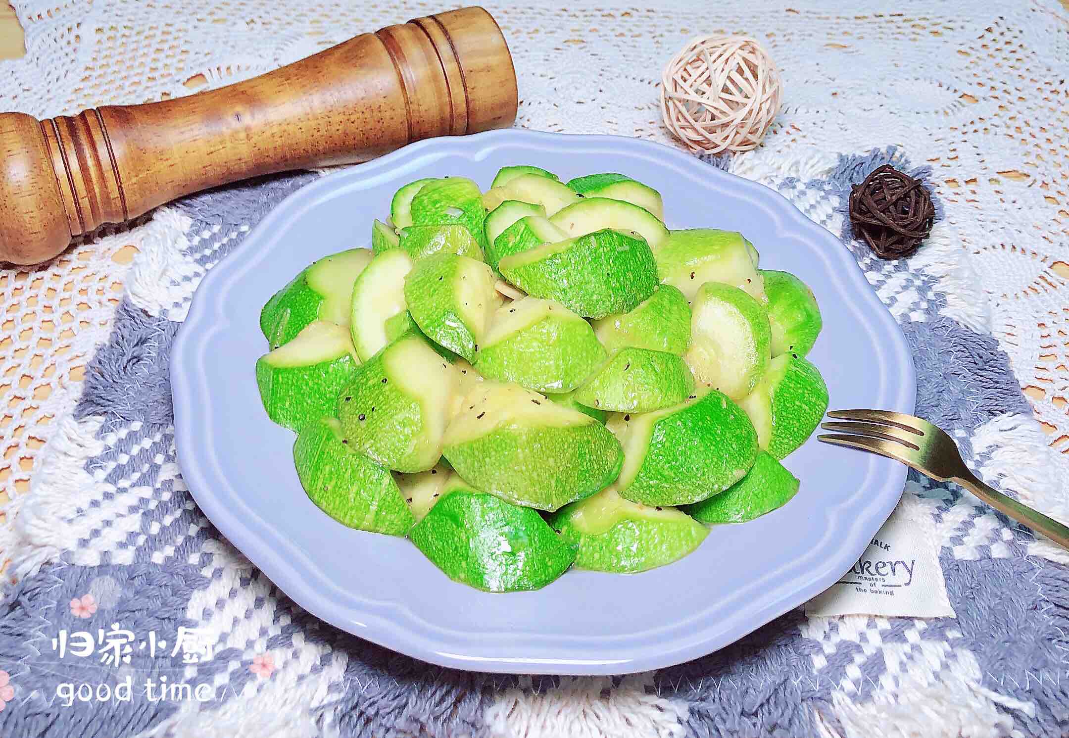 黃油黑椒西葫蘆(快手菜)的做法-黑椒味炒菜譜-易網(wǎng)健康養(yǎng)生網(wǎng) 黃油黑椒西葫蘆(快手菜)的做法-黑椒味炒菜譜