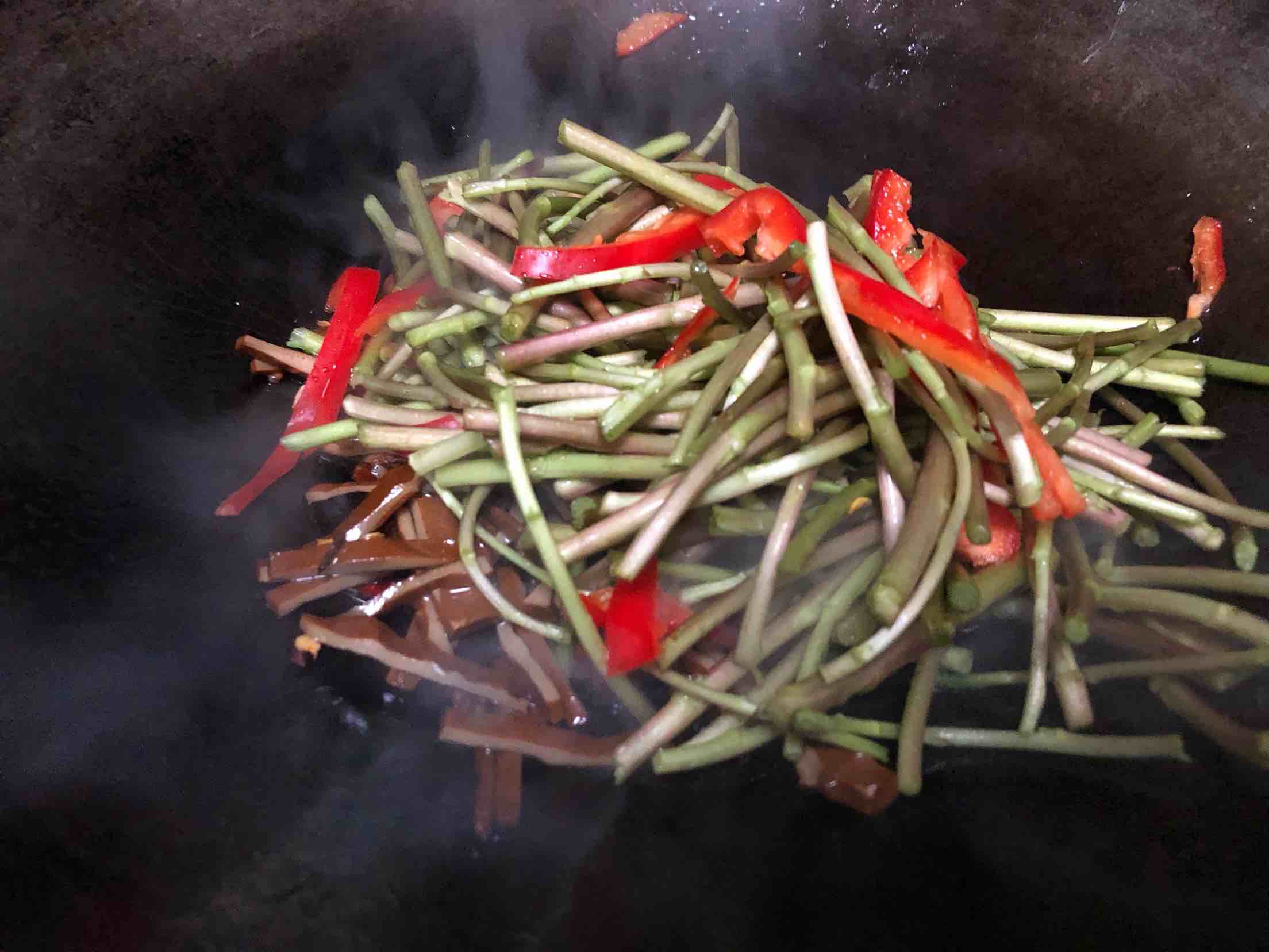 野蘆蒿炒香干的做法-家常味炒菜譜
