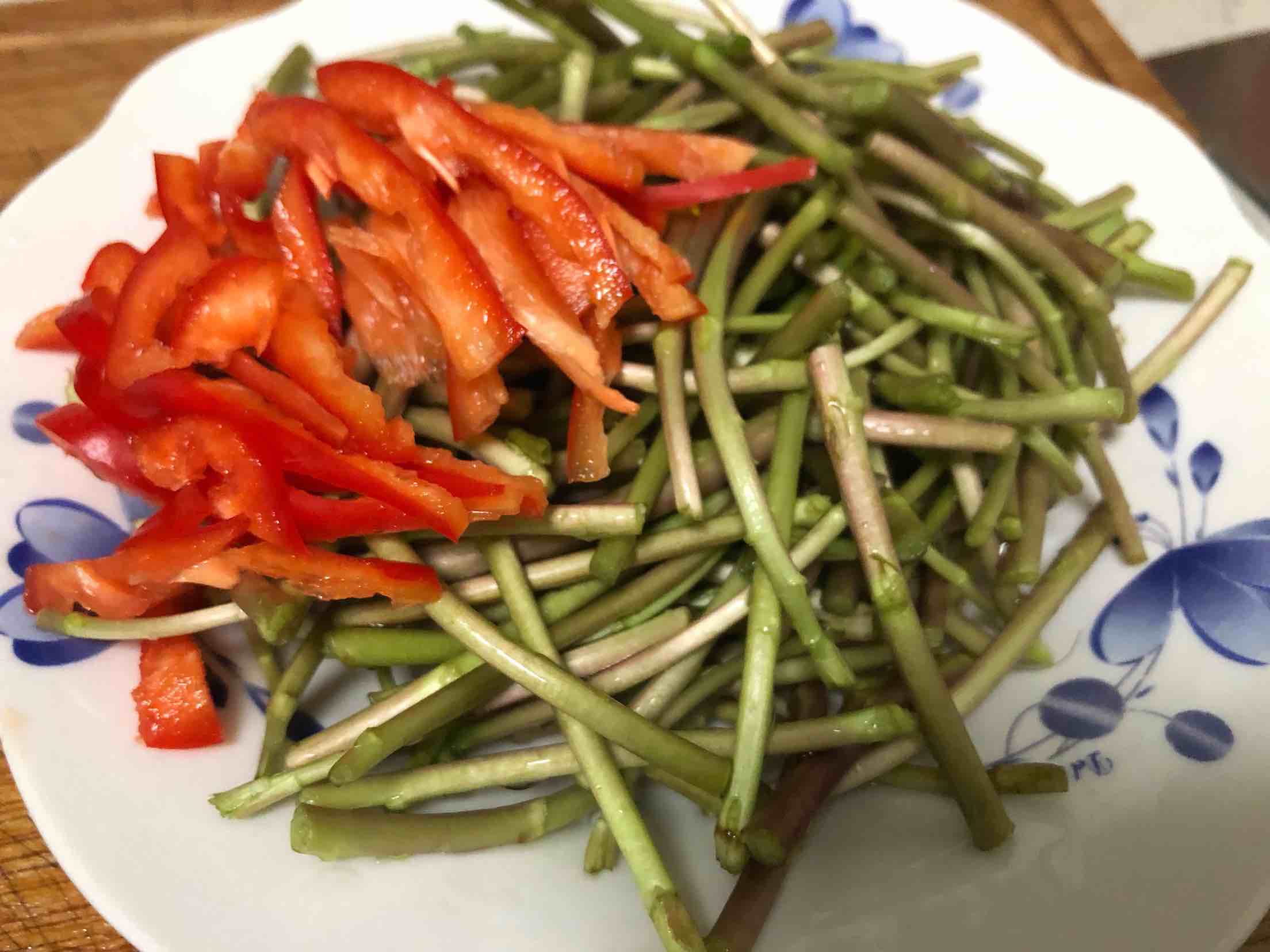野蘆蒿炒香干的做法-家常味炒菜譜