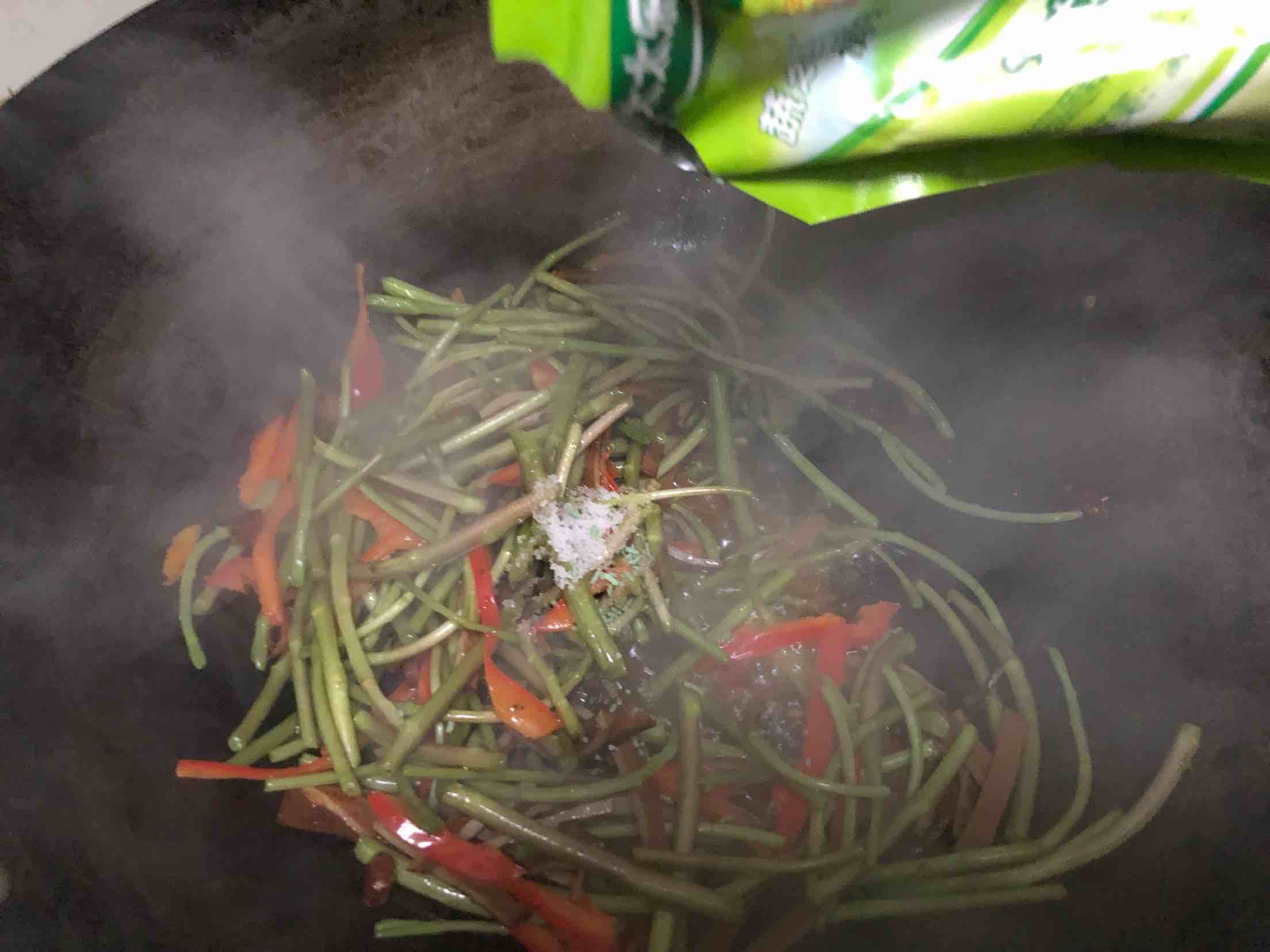 野蘆蒿炒香干的做法-家常味炒菜譜