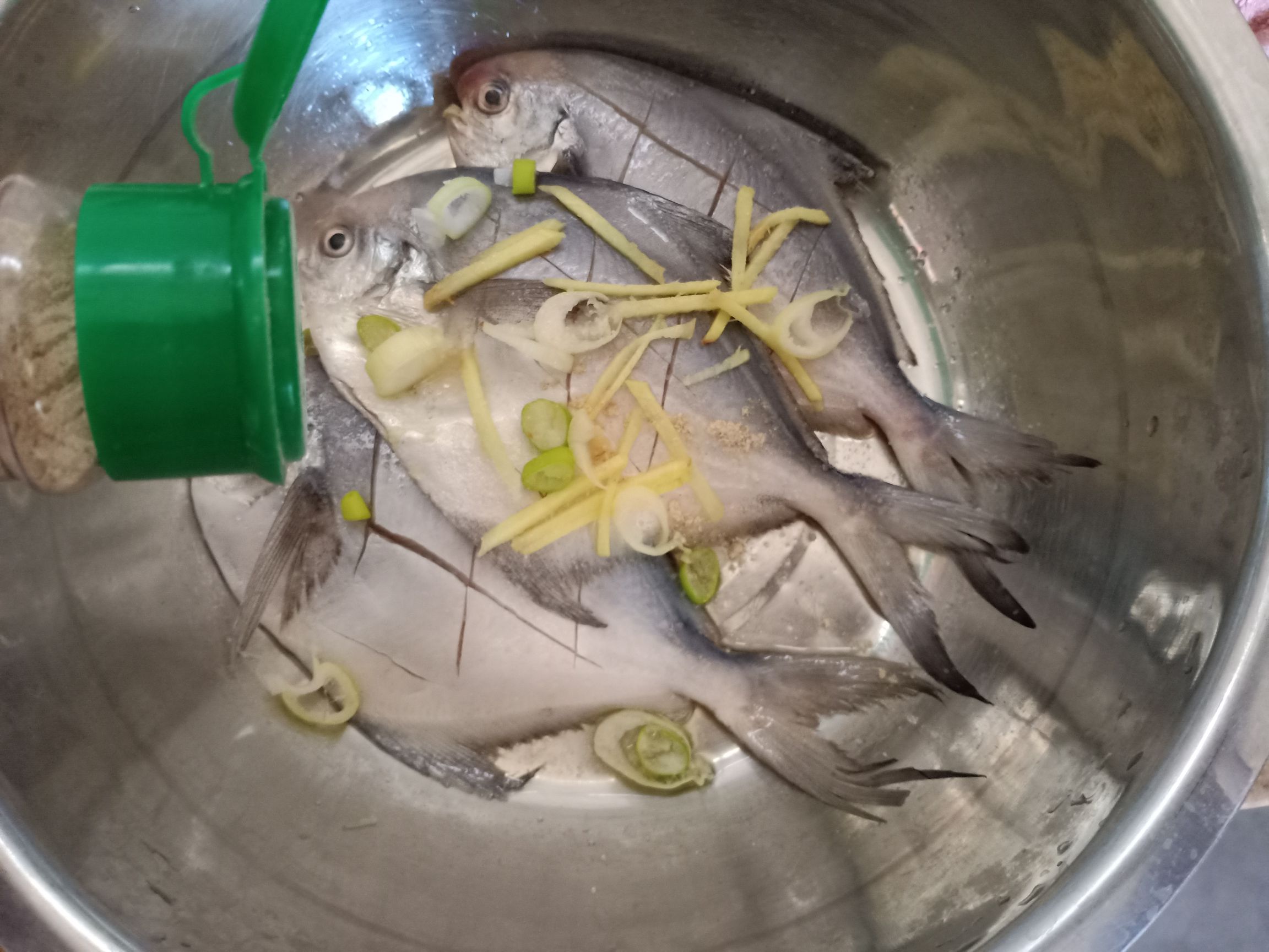 香煎鯧魚的做法-咸鮮味煎菜譜