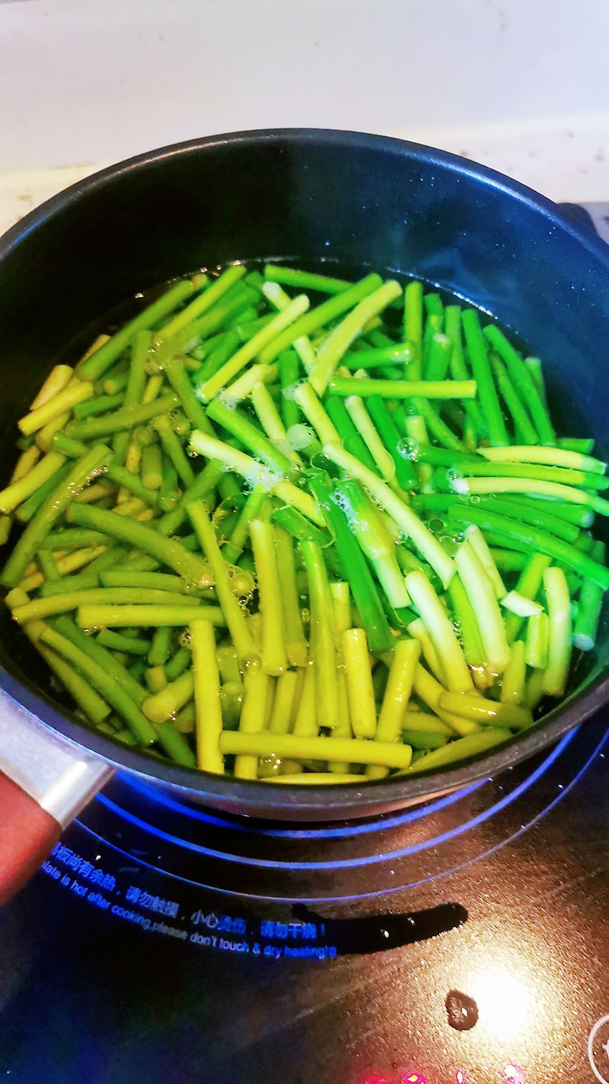 蒜薹炒豬肝的做法-咸鮮味炒菜譜-易網健康養生網 蒜薹炒豬肝的做法-咸鮮味炒菜譜