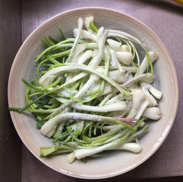 腌漬藠頭的做法-咸鮮味腌菜譜-易網健康養生網 腌漬藠頭的做法-咸鮮味腌菜譜