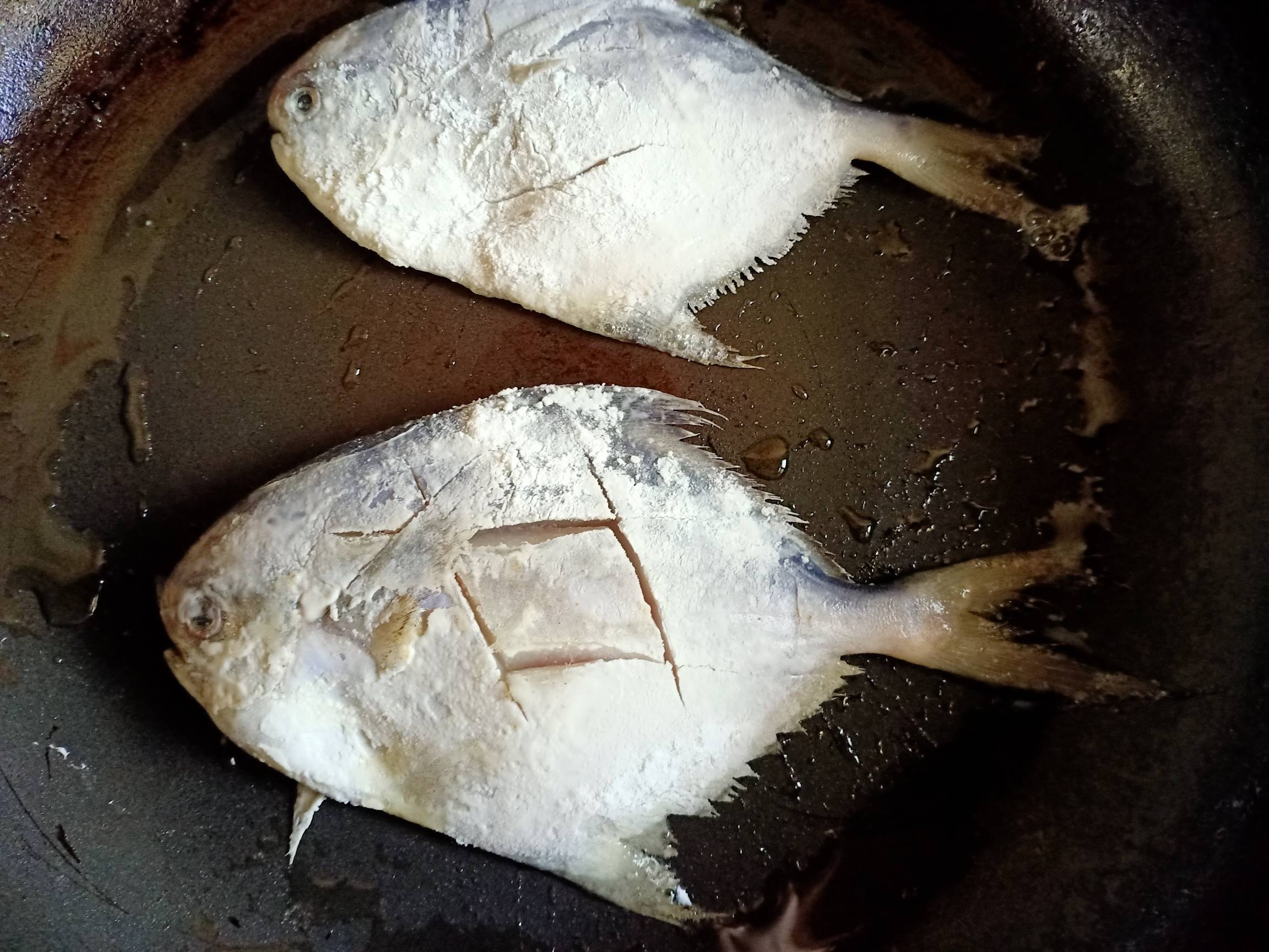 香煎鯧魚的做法-咸鮮味煎菜譜