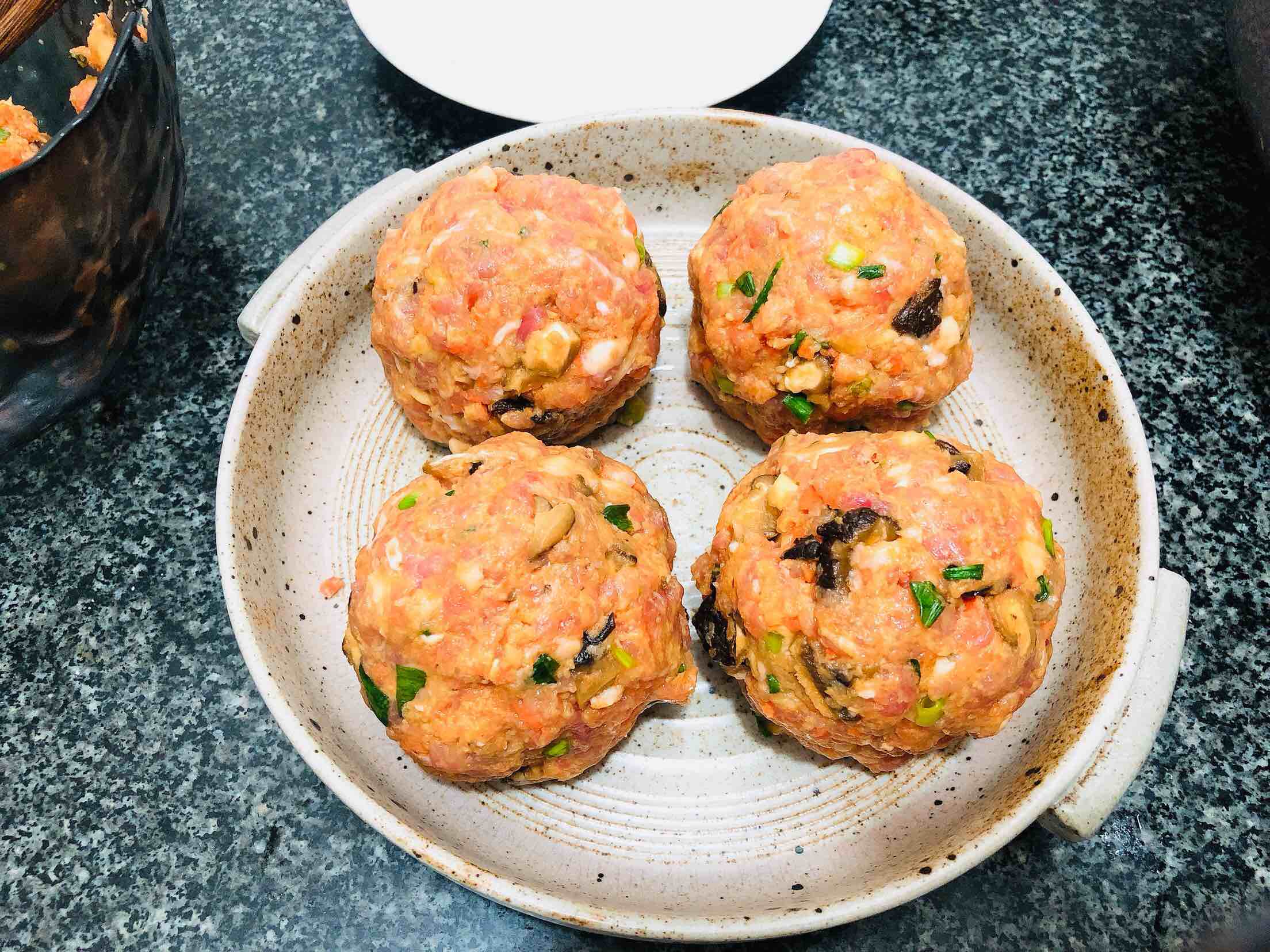 年夜飯之四喜丸子的做法-醬香味蒸菜譜-易網健康養生網 年夜飯之四喜丸子的做法-醬香味蒸菜譜