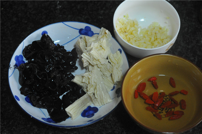 木耳燴腐竹的做法-家常味炒菜譜-易網(wǎng)健康養(yǎng)生網(wǎng) 木耳燴腐竹的做法-家常味炒菜譜
