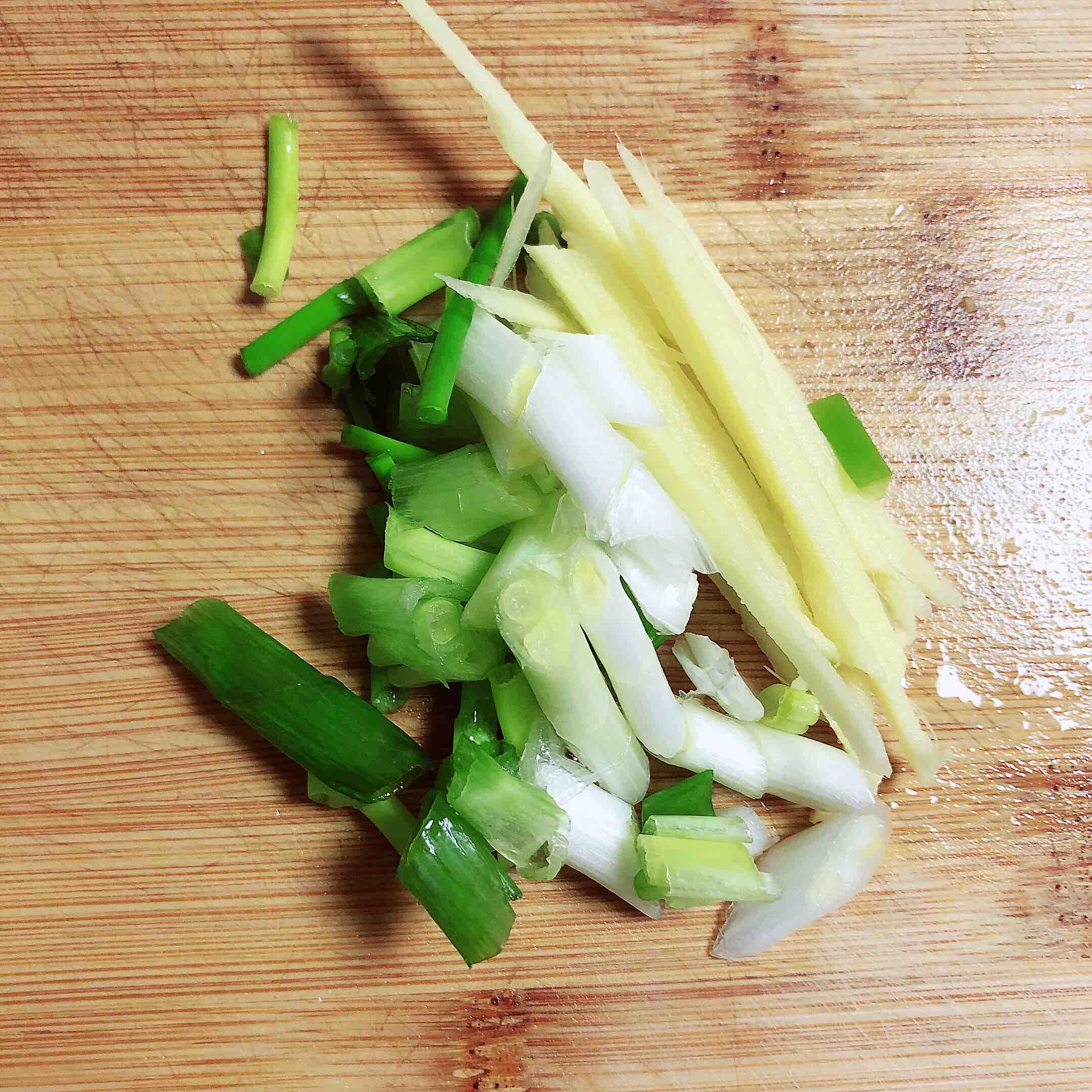 醬燜黃花魚的做法-咸鮮味燜菜譜-易網健康養生網 醬燜黃花魚的做法-咸鮮味燜菜譜
