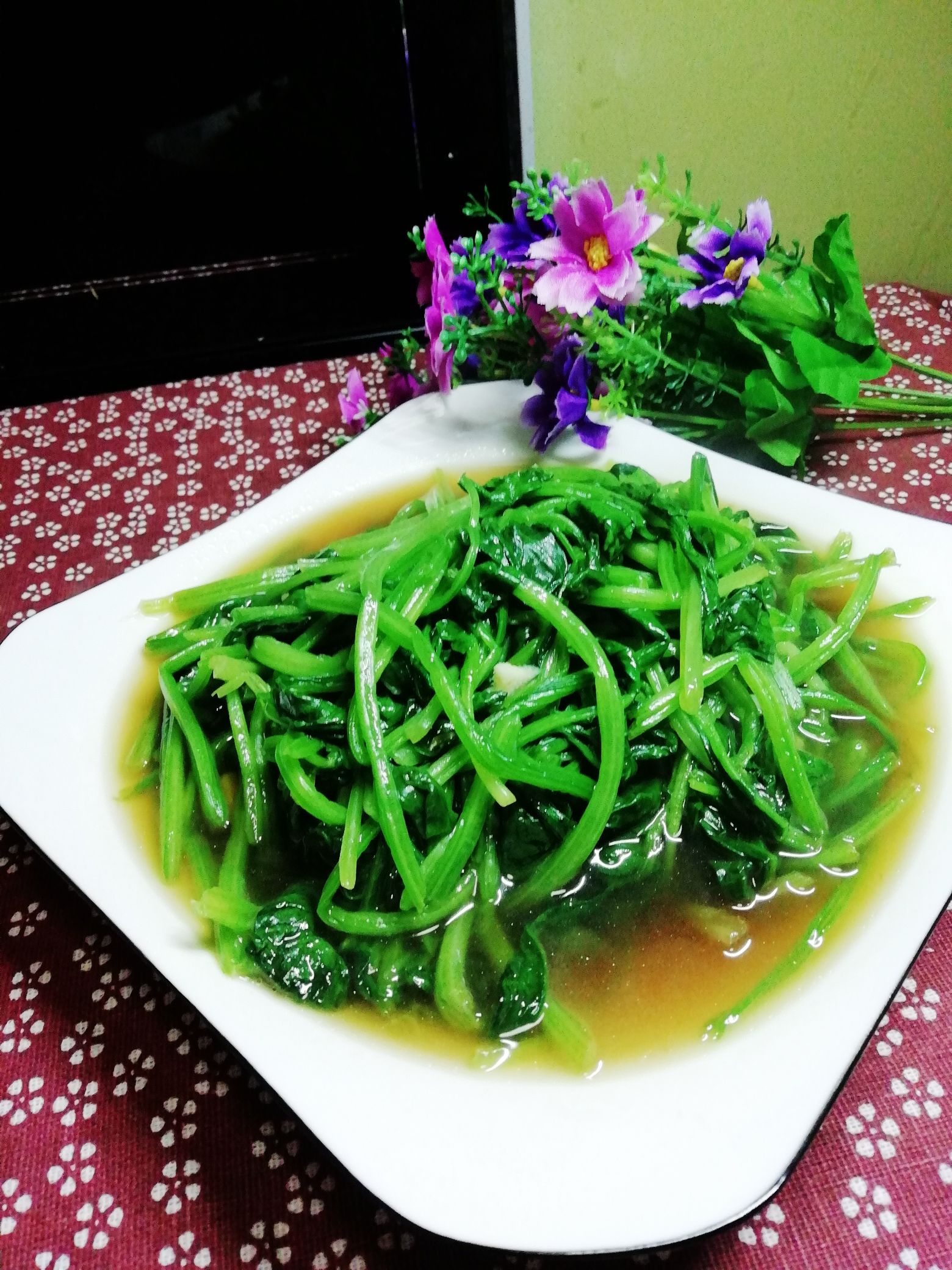 蒜香小菠菜的做法-家常味炒菜譜-易網(wǎng)健康養(yǎng)生網(wǎng) 蒜香小菠菜的做法-家常味炒菜譜